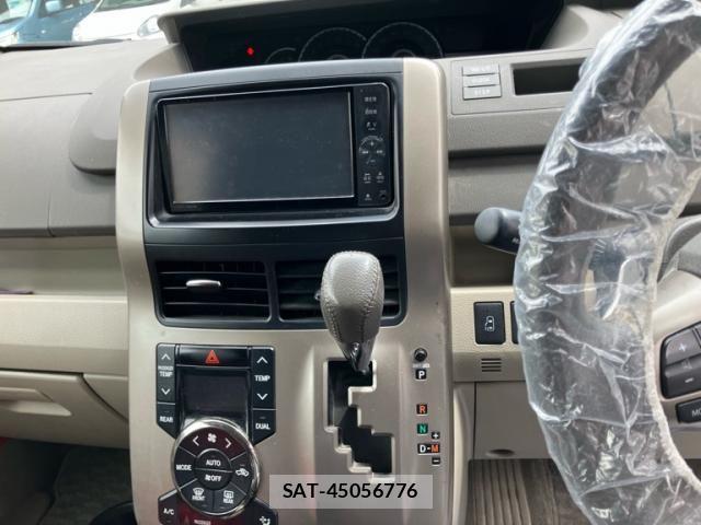 Toyota NOAH 2011-12 7618749-10