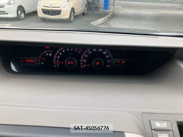 Toyota NOAH 2011-12 7618749-12