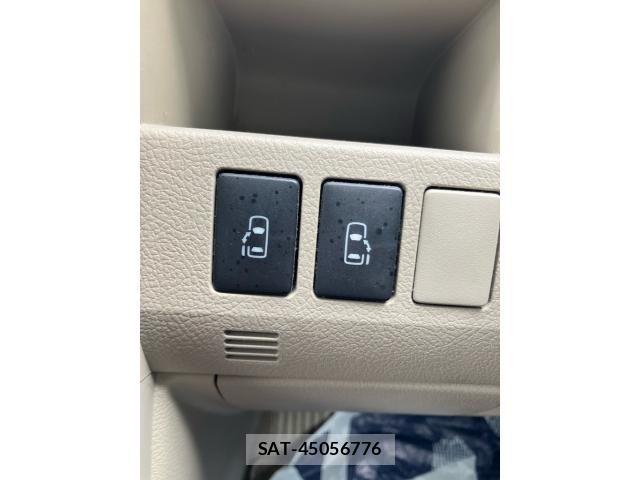 Toyota NOAH 2011-12 7618749-17