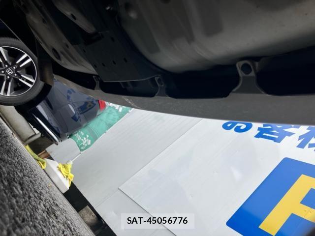 Toyota NOAH 2011-12 7618749-18