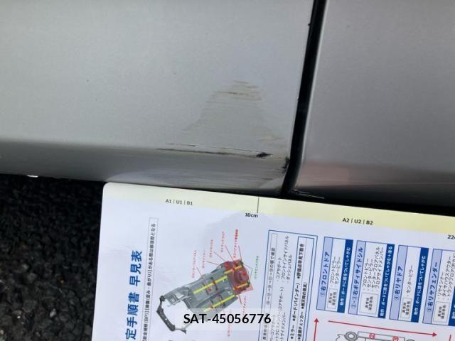 Toyota NOAH 2011-12 7618749-28