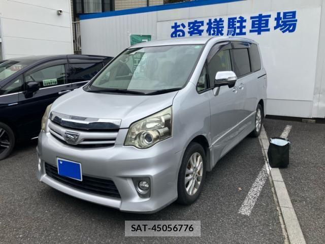 Toyota NOAH 2011-12 7618749-2