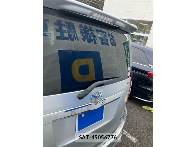 Toyota NOAH 2011-12 7618749-4