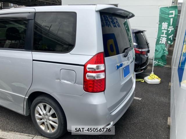 Toyota NOAH 2011-12 7618749-5