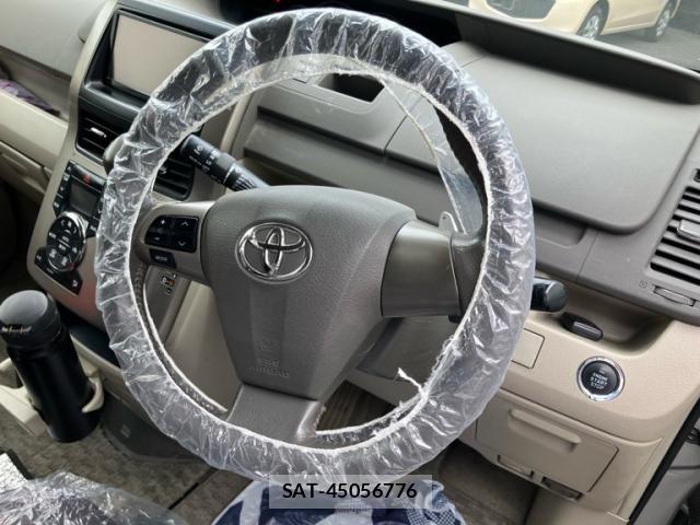 Toyota NOAH 2011-12 7618749-7