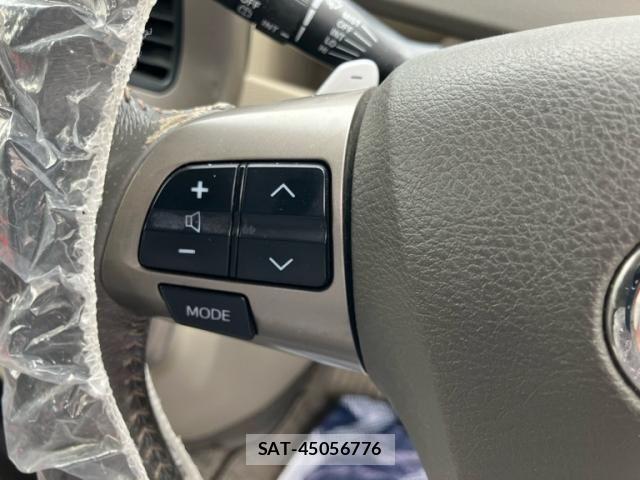 Toyota NOAH 2011-12 7618749-8