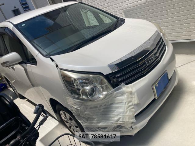 Toyota NOAH 2013-07 7618759-1