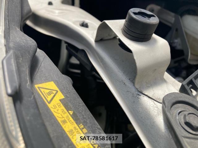 Toyota NOAH 2013-07 7618759-23