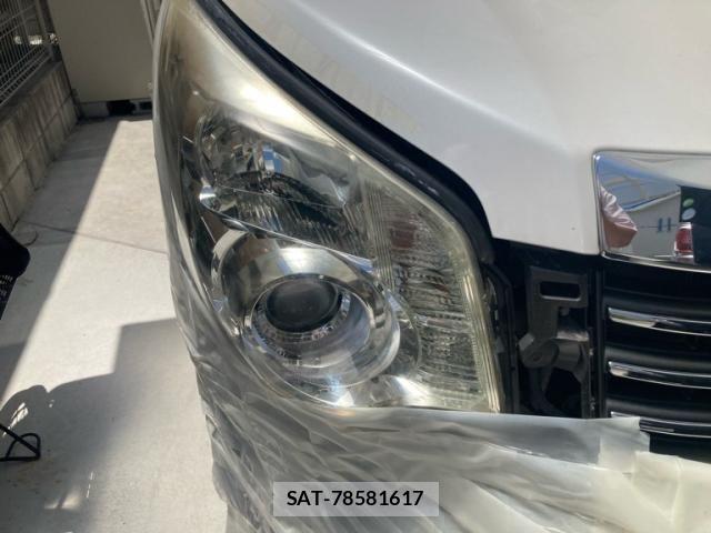 Toyota NOAH 2013-07 7618759-3