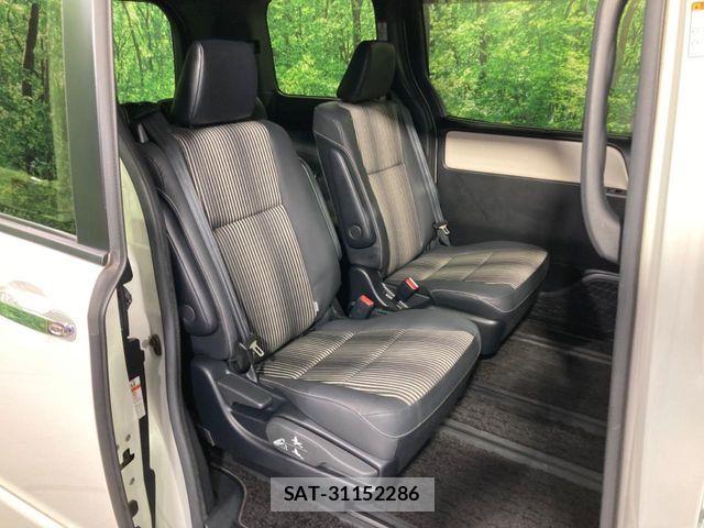 Toyota NOAH 2021-11 7618736-8