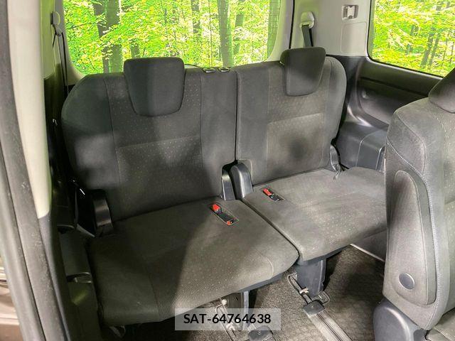 Toyota NOAH 2015-10 7618745-9