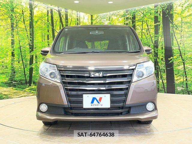 Toyota NOAH 2015-10 7618745-14