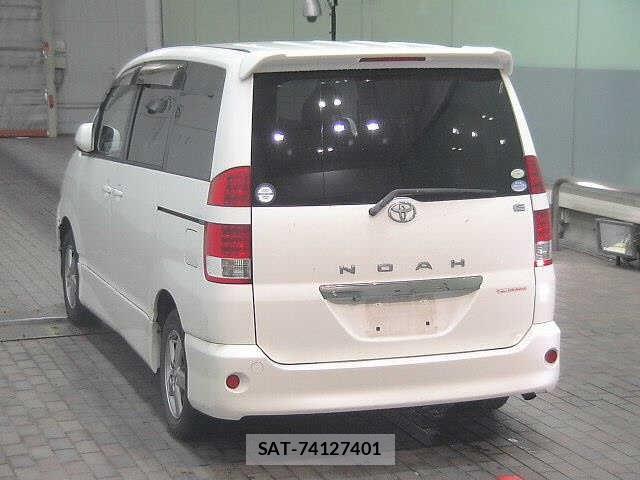 Toyota NOAH 2005-03 7683584-1