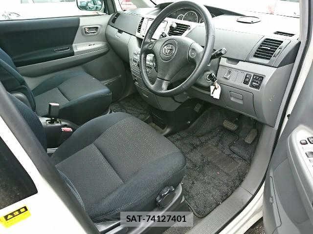 Toyota NOAH 2005-03 7683584-4
