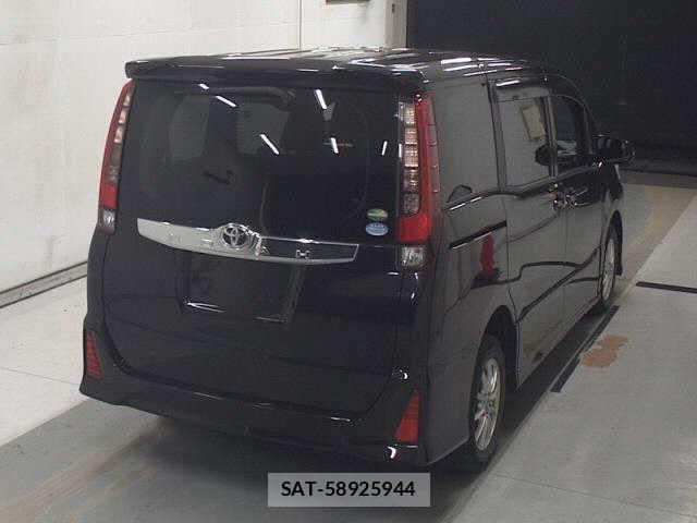 Toyota NOAH 2016-07 7686700-2