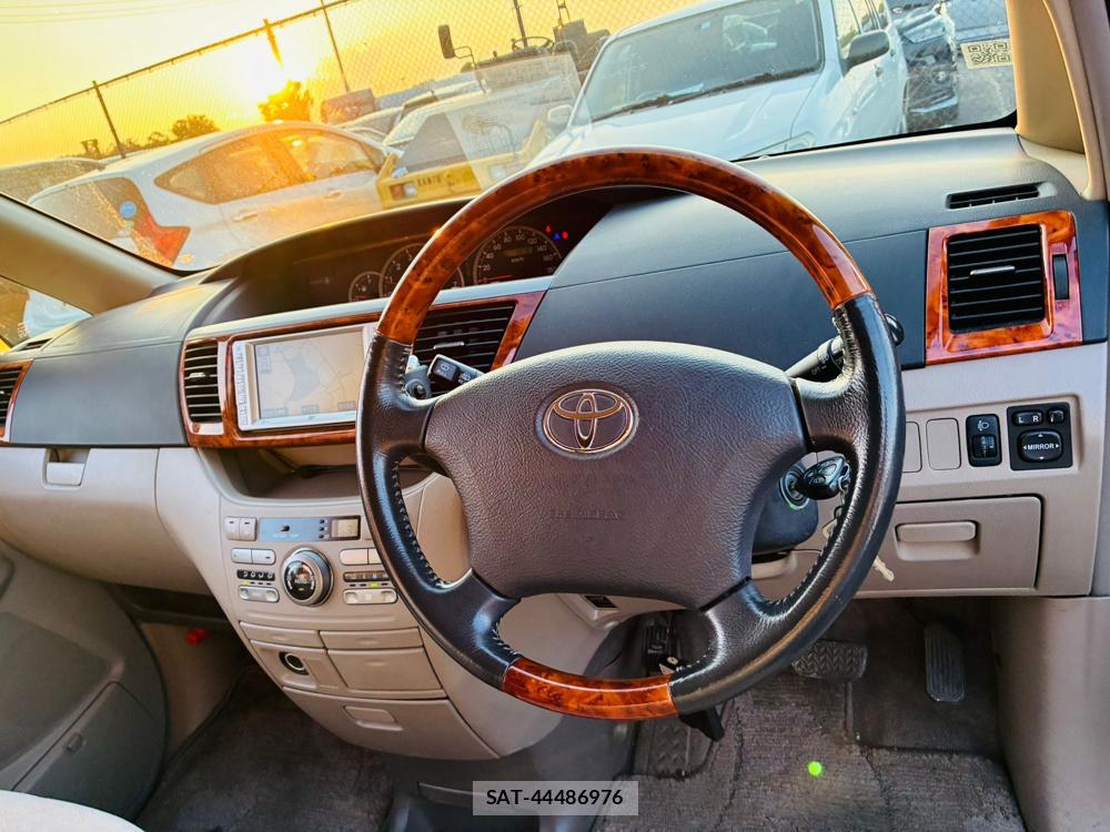 Toyota NOAH 2005-04 7456370-14