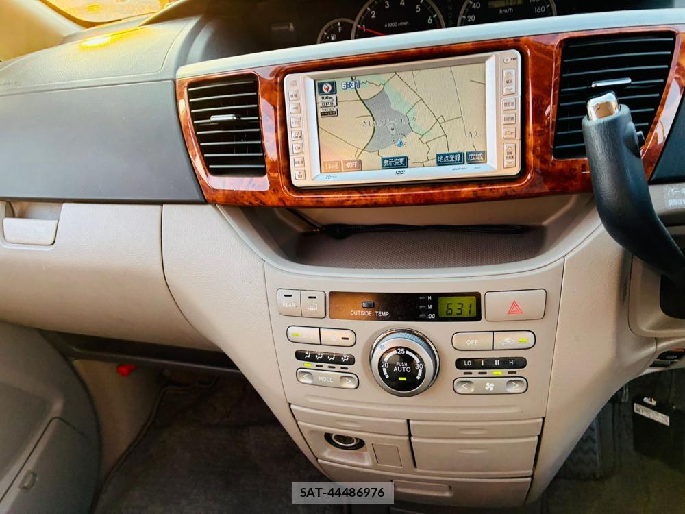 Toyota NOAH 2005-04 7456370-17