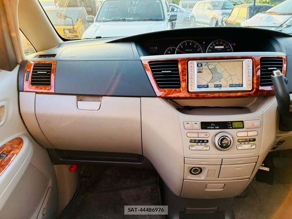 Toyota NOAH 2005-04 7456370-18