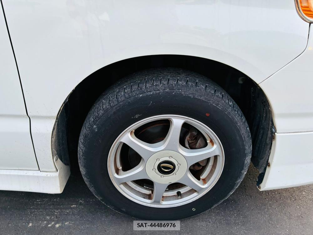 Toyota NOAH 2005-04 7456370-30