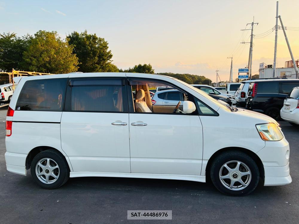 Toyota NOAH 2005-04 7456370-5