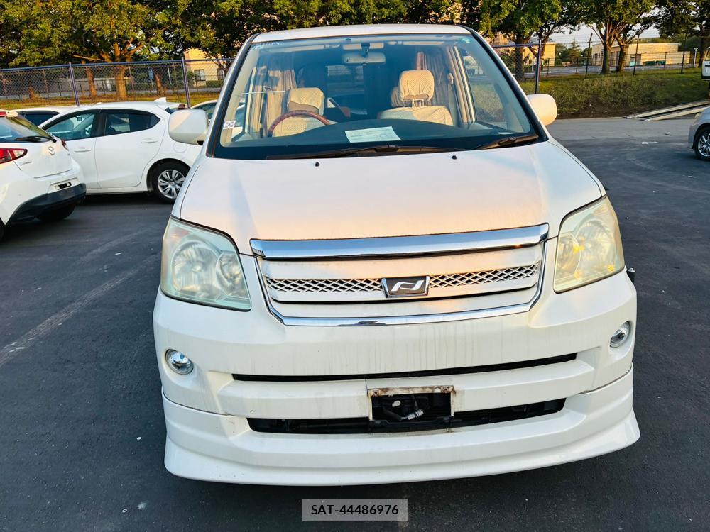 Toyota NOAH 2005-04 7456370-7