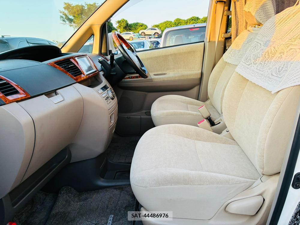 Toyota NOAH 2005-04 7456370-9