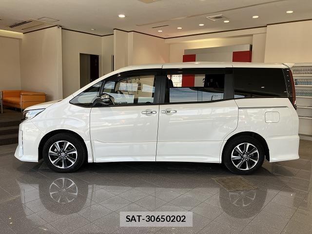 Toyota NOAH 2022-01 7726538-15