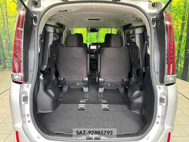 Toyota NOAH 2021-08 7726558-10