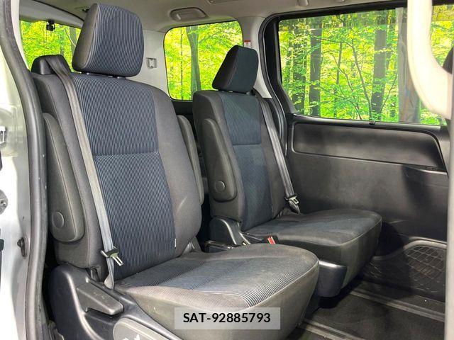 Toyota NOAH 2021-08 7726558-8