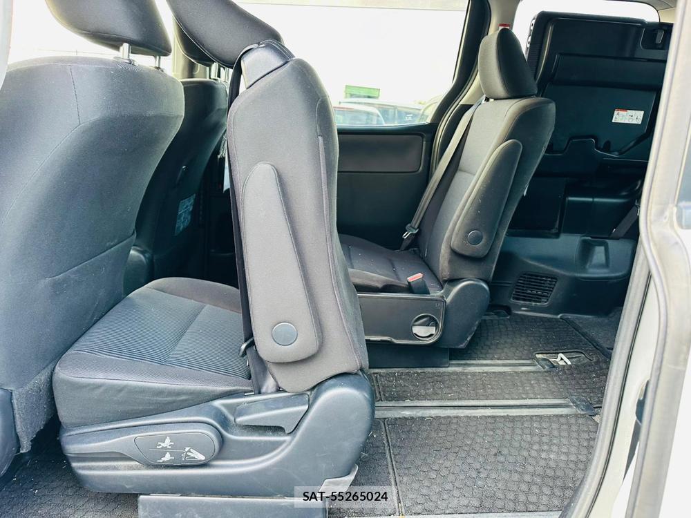 Toyota NOAH 2015 7718473-9