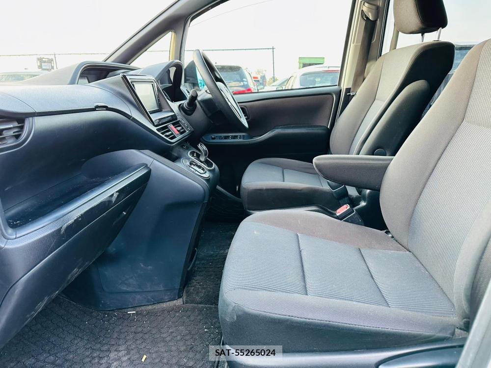 Toyota NOAH 2015 7718473-10