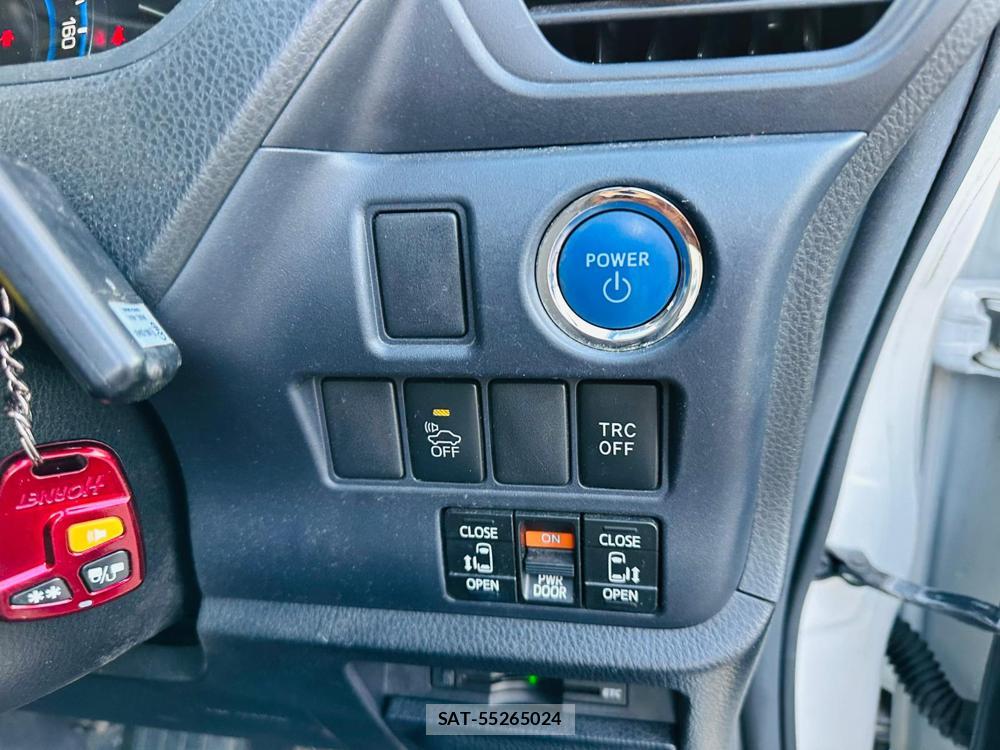 Toyota NOAH 2015 7718473-16