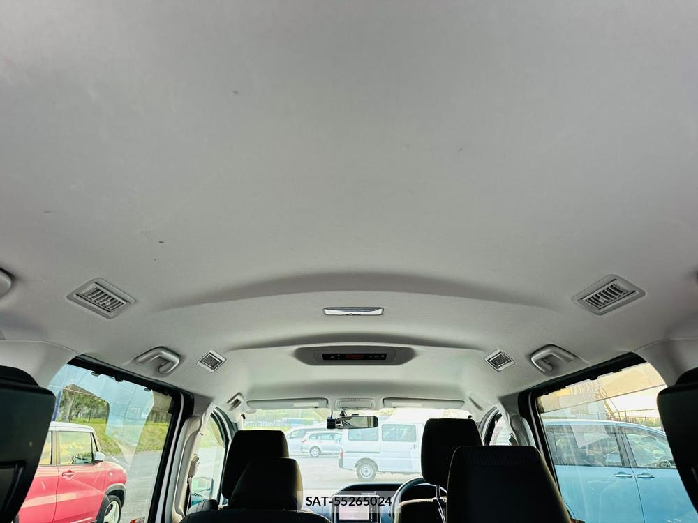 Toyota NOAH 2015 7718473-24