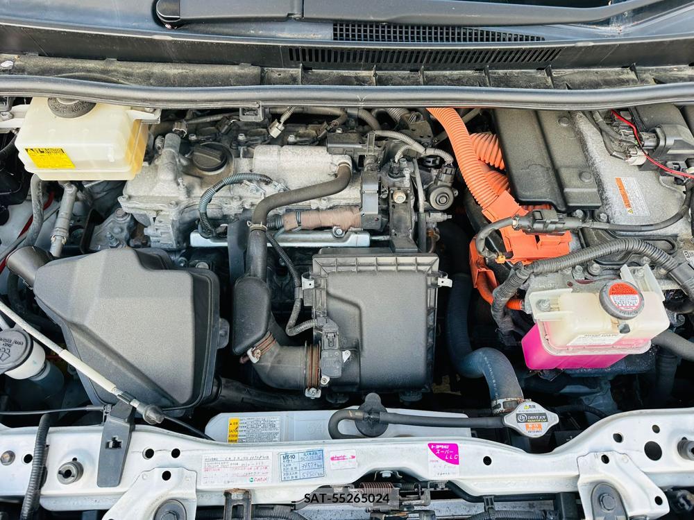 Toyota NOAH 2015 7718473-38