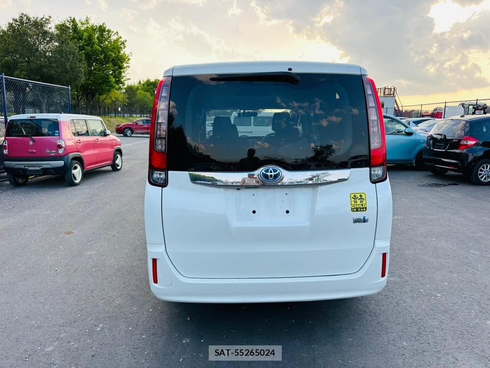 Toyota NOAH 2015 7718473-3