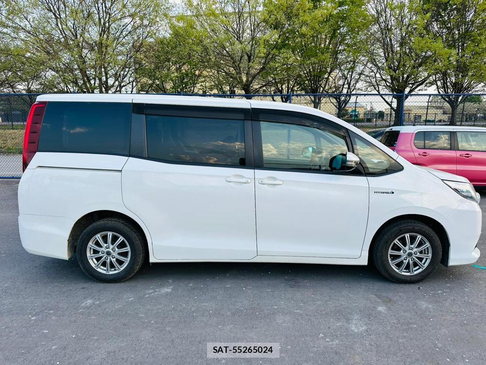 Toyota NOAH 2015 7718473-5