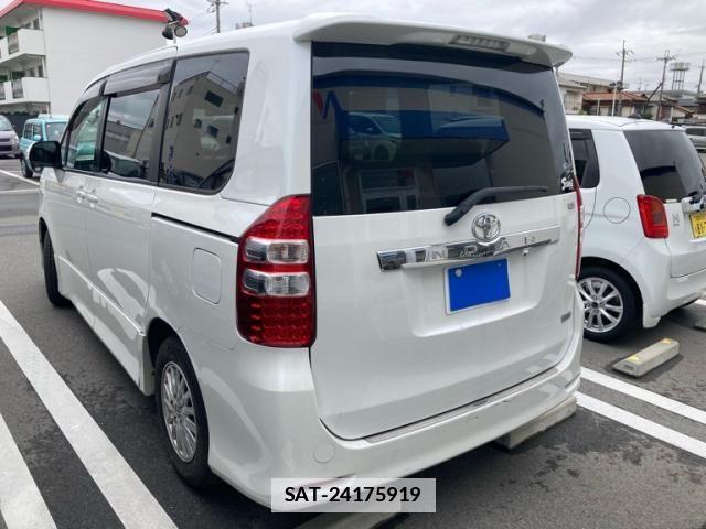 Toyota NOAH 2010-08 7726567-9