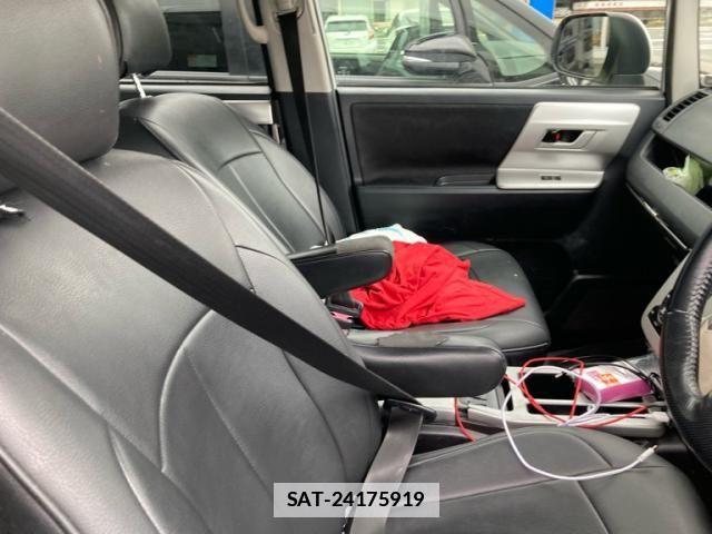 Toyota NOAH 2010-08 7726567-13