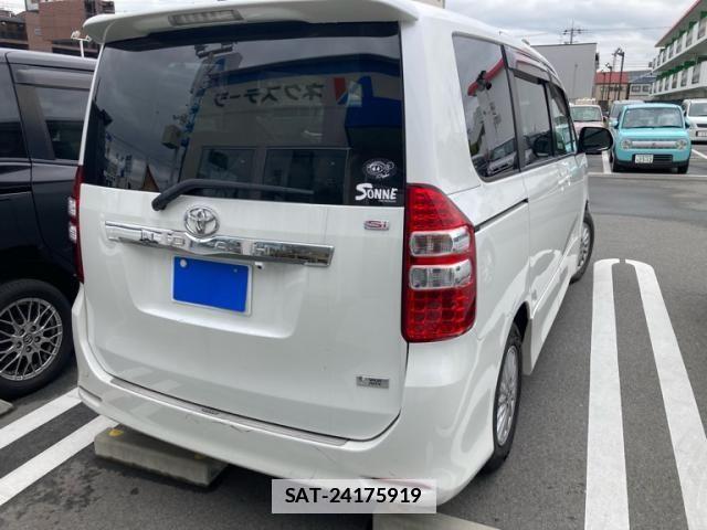 Toyota NOAH 2010-08 7726567-8
