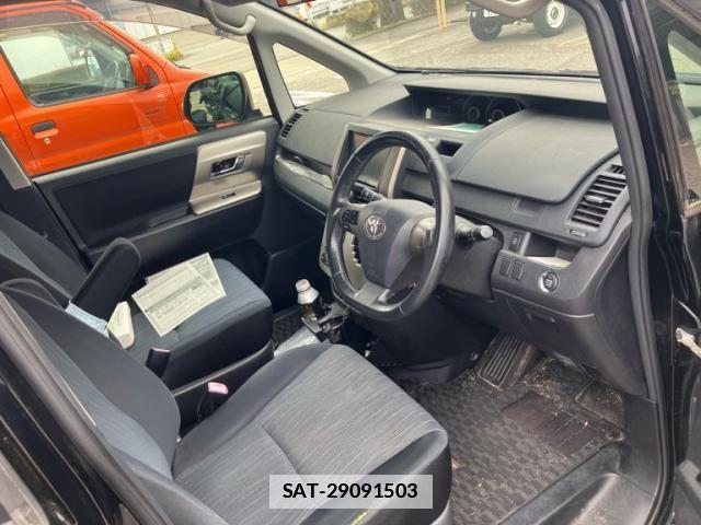 Toyota NOAH 2011-09 7726564-16