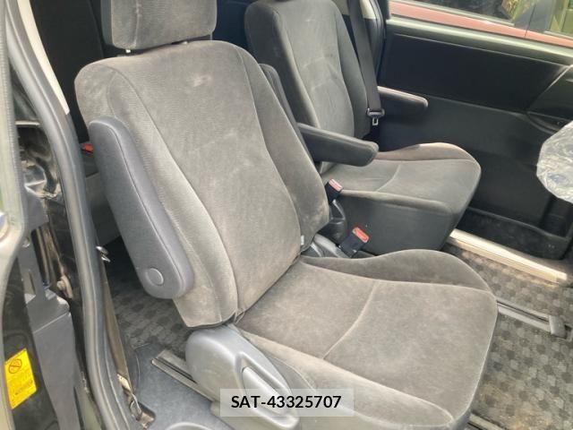 Toyota NOAH 2011-07 7726575-13