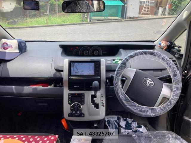 Toyota NOAH 2011-07 7726575-15
