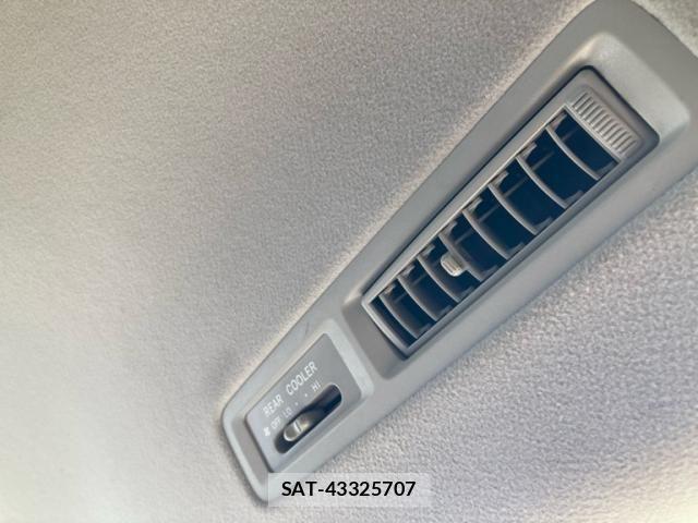 Toyota NOAH 2011-07 7726575-16