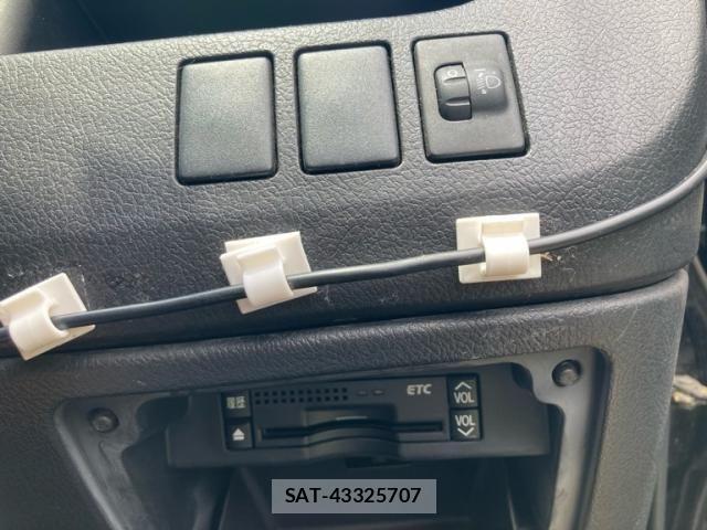 Toyota NOAH 2011-07 7726575-17