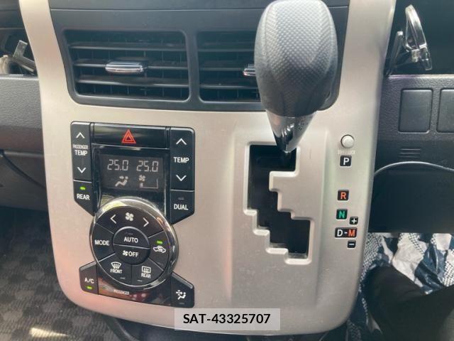 Toyota NOAH 2011-07 7726575-18