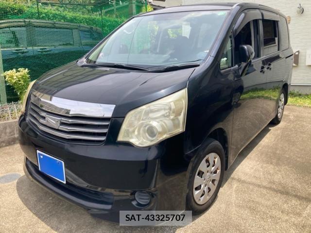 Toyota NOAH 2011-07 7726575-2