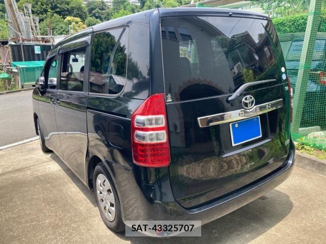 Toyota NOAH 2011-07 7726575-4
