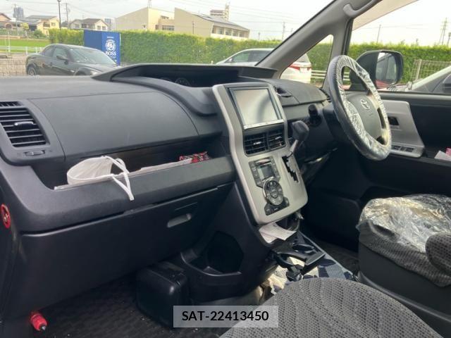 Toyota NOAH 2013-11 7726569-10