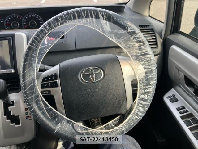 Toyota NOAH 2013-11 7726569-12