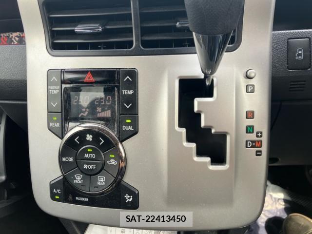 Toyota NOAH 2013-11 7726569-16
